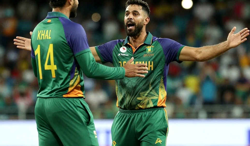 शादाब खान का पहला शतक और हारिस रऊफ़ की 19 गेंदें: लाहौर में पाकिस्तान की एक विकेट की जीत का लेजर